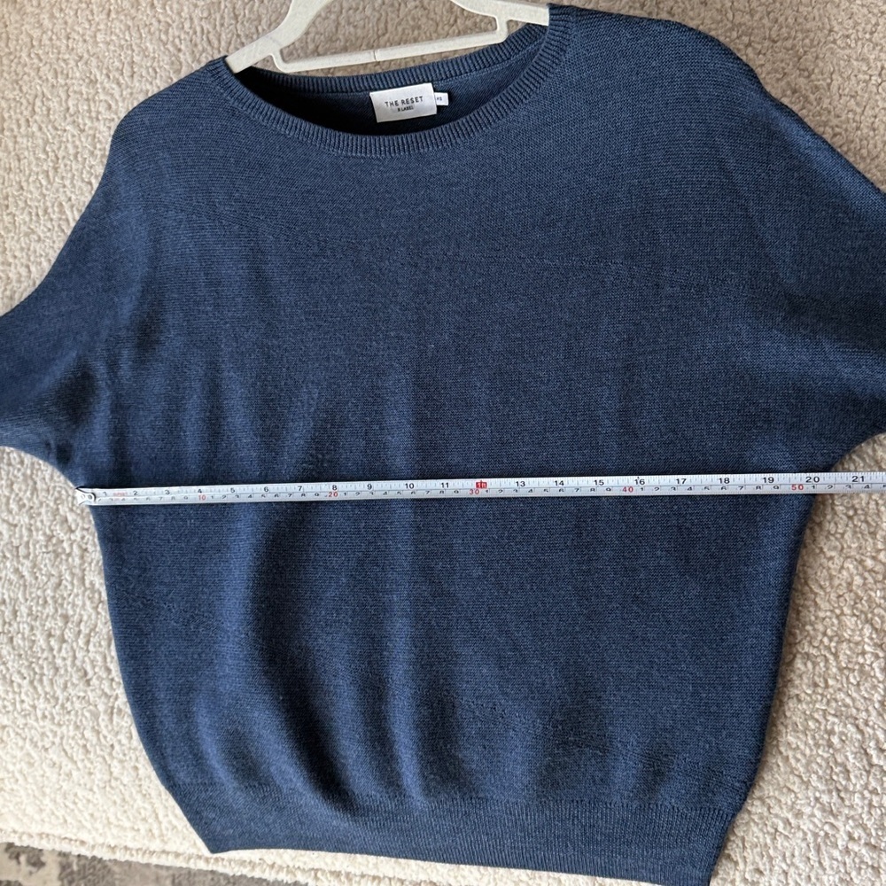 The Reset R Label Essential Pullover Top - Picture 9 of 10